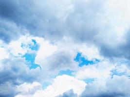 fondo de nubes de cielo azul. copie el espacio enfoque selectivo. foto