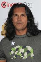 las vegas, 12 de abril - adam beach en la presentación de imágenes de warner bros en cinemacon en el caesars palace el 12 de abril de 2016 en las vegas, ca foto