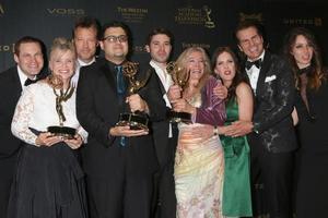 los angeles, 29 de abril - los productores de la bahía, la mamá de kristos en la 43a entrega de los premios emmy creativos diurnos en el hotel westin bonaventure el 29 de abril de 2016 en los angeles, ca foto