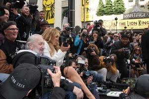 los angeles, 5 de diciembre - thalia con la prensa en la ceremonia de la estrella del paseo de la fama de thalia hollywood en el hotel w hollywood el 5 de diciembre de 2013 en los angeles, ca foto