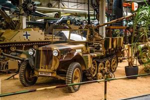 sinsheim, alemania - mayo de 2022 militar demag sd.kfz. 10 sonderkraftfahrzeug vehículo motorizado especial foto