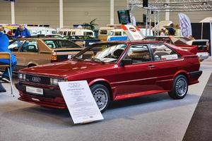 friedrichshafen - mayo 2019 rojo audi coupe gt 5s tipo 81 b2 1980 sedán en motorworld classics bodensee el 11 de mayo de 2019 en friedrichshafen, alemania foto