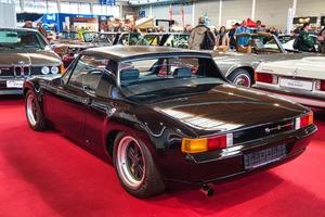 friedrichshafen - mayo 2019 black porsche 914 gt targa 1971 en motorworld classics bodensee el 11 de mayo de 2019 en friedrichshafen, alemania foto