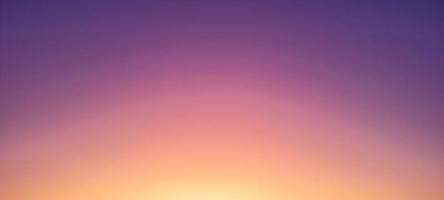 fondo de color púrpura y degradado en el cielo foto