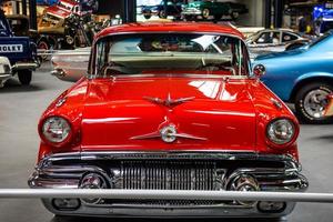 SINSHEIM, GERMANY - MAI 2022 red Pontiac Chieftain 1957 photo