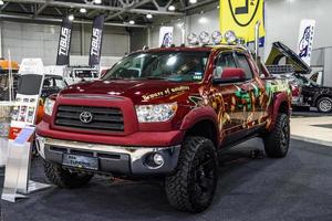 moscú - agosto de 2016 toyota tundra 4x4 presentado en el salón internacional del automóvil mias moscow el 20 de agosto de 2016 en moscú, rusia foto