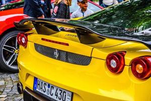 alemania, fulda - jul 2019 luces traseras de amarillo ferrari f430 tipo f131 cabrio es un automóvil deportivo producido por el fabricante de automóviles italiano ferrari de 2004 a 2009 como sucesor del ferrar foto