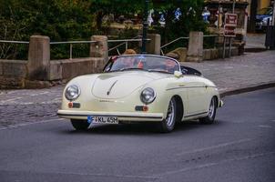 fulda, alemania - mayo de 2013 porsche 356 cabrio sport retro car de lujo el 9 de mayo de 2013 en fulda, alemania foto