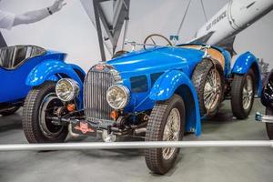 sinsheim, alemania - mai 2022 azul bugatti tipo 57 cabrio 1938 foto