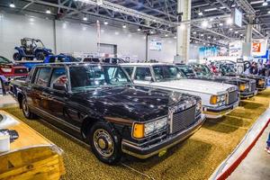 moscú - agosto de 2016 zil 41041 presentado en el salón internacional del automóvil mias moscow el 20 de agosto de 2016 en moscú, rusia foto