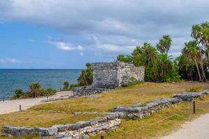 templo 54, ruinas mayas en tulum, riviera maya, yucatan, mar caribe, mexico foto