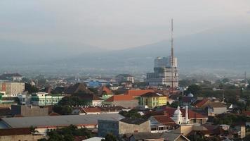 ambiente matutino de la ciudad de malang foto