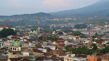 ambiente matutino de la ciudad de malang foto