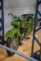 sinsheim, alemania - mai 2022 moto verde motocicleta harley davidson tipo j foto