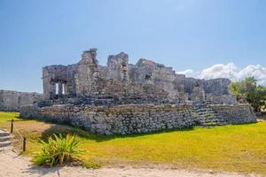 palacio 25, ruinas mayas en tulum, riviera maya, yucatan, mar caribe, mexico foto