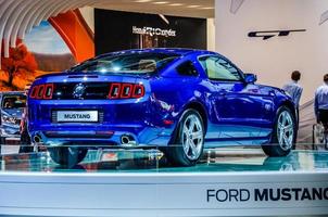 moscú, rusia - agosto de 2012 ford mustang 5ª generación presentado como estreno mundial en el 16º salón internacional del automóvil mias moscow el 30 de agosto de 2012 en moscú, rusia foto