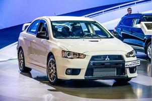 moscú, rusia - agosto de 2012 mitsubishi lancer evolution x presentado como estreno mundial en el 16º salón internacional del automóvil mias moscow el 30 de agosto de 2012 en moscú, rusia foto