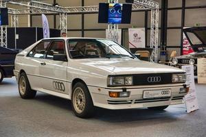 friedrichshafen - mayo de 2019 blanco audi quattro ur-quattro tipo 81 85 1980 sedán en motorworld classics bodensee el 11 de mayo de 2019 en friedrichshafen, alemania foto