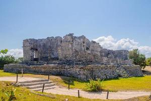 palacio 25, ruinas mayas en tulum, riviera maya, yucatan, mar caribe, mexico foto