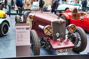 friedrichshafen - mayo de 2019 rojo oscuro riley 9 special 1935 en motorworld classics bodensee el 11 de mayo de 2019 en friedrichshafen, alemania foto