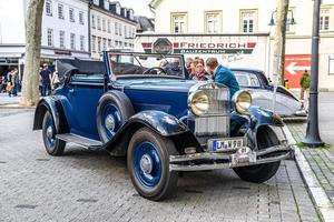 alemania, limburg - abr 2017 azul oscuro wanderer w10 w11 1926 cabrio en limburg an der lahn, hesse, alemania foto