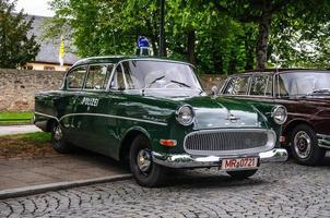 Fulda, Alemania - mayo de 2013 opel kapitan policía coche retro de lujo foto