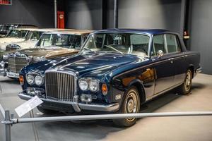 sinsheim, alemania - mayo 2022 azul bentley t-saloon 1973 foto