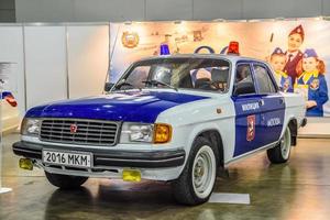 moscú - agosto de 2016 gaz 31029 volga milicia policía gai presentado en el salón internacional del automóvil mias moscow el 20 de agosto de 2016 en moscú, rusia foto