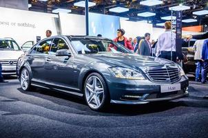 moscú, rusia - agosto de 2012 mercedes-benz s-class w221 presentado como estreno mundial en el 16º salón internacional del automóvil mias moscow el 30 de agosto de 2012 en moscú, rusia foto