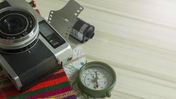 los gadgets para viajar en la parte superior de la imagen plana para el fondo. foto