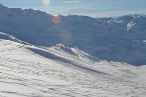 vista panorámica de las montañas de invierno foto