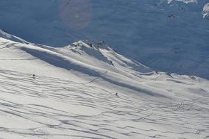 vista panorámica de las montañas de invierno foto