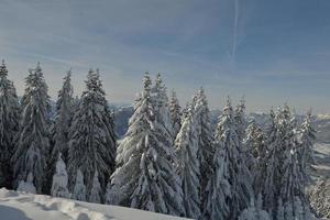 paisaje de invierno de montaña foto