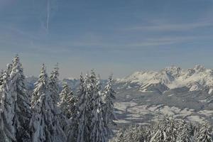 paisaje de invierno de montaña foto