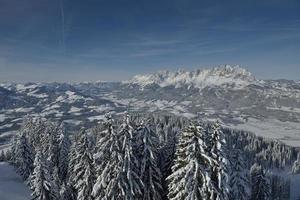 paisaje de invierno de montaña foto