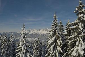 paisaje de invierno de montaña foto