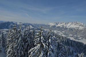 paisaje de invierno de montaña foto