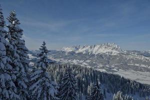 paisaje de invierno de montaña foto