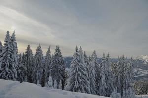 paisaje de montaña de invierno foto