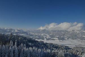 paisaje de invierno de montaña foto