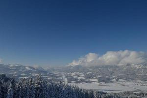 paisaje de invierno de montaña foto