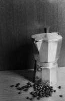 la película fotográfica 135 café blanco y negro tostado aspecto vintage para el fondo. foto
