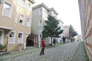 mujer visita la antigua estambul en turquía foto