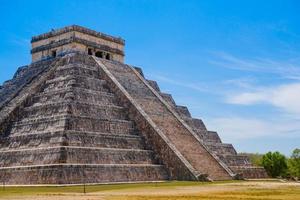 pirámide del templo de kukulcan el castillo, chichén itzá, yucatán, méxico, civilización maya foto