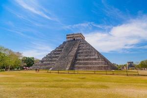 pirámide del templo de kukulcan el castillo, chichén itzá, yucatán, méxico, civilización maya foto