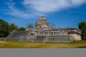 ruinas del templo observatorio el caracol, chichén itzá, yucatán, méxico, civilización maya foto