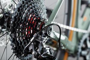 velocidades de casete de bicicleta trasera con un amplio rango y cierre de cadena foto