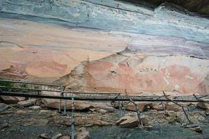 la pintura de arte prehistórico del parque nacional de pha taem en la provincia de ubon ratchathani de isan, tailandia. foto