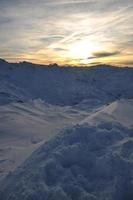montaña nieve puesta de sol foto