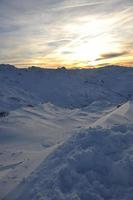 montaña nieve puesta de sol foto